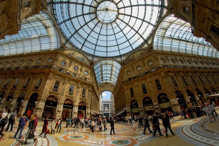 The pleasure of wandering around the Galleria Vittorio Emanuele