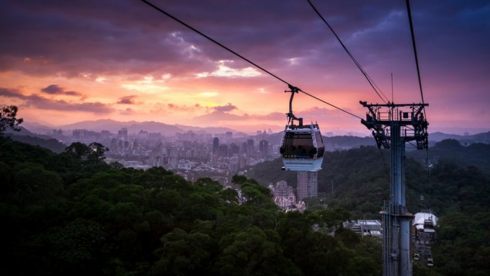 Cable car ride in Mao kong gondola