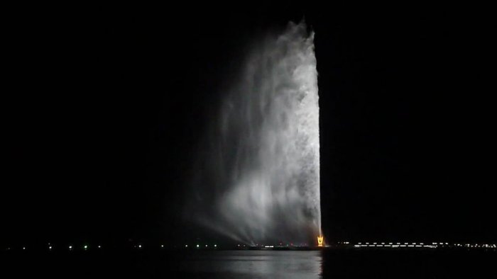 Jeddah Fountain can be seen from anywhere inside the city of Jeddah and since its inception it has enjoyed great fame and popularity
