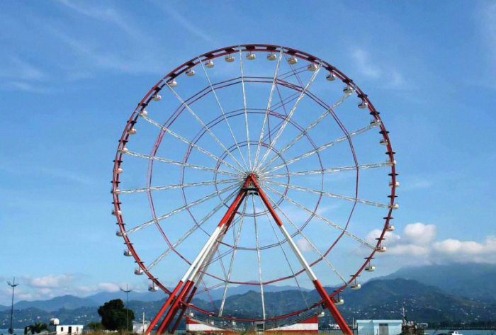 Ferris wheel in Batumi Gardens
