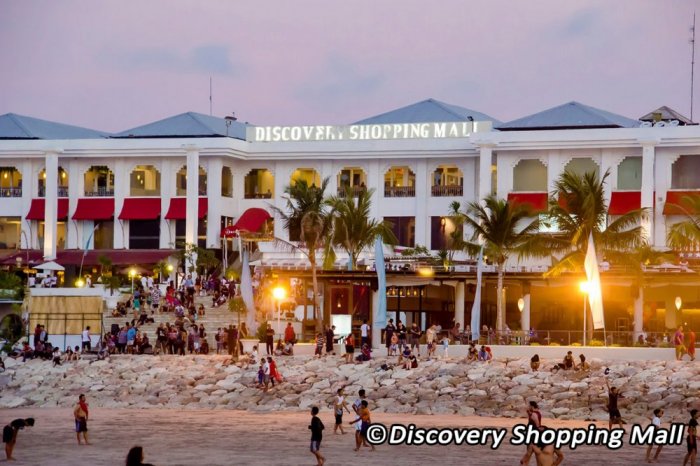 Discovery Shopping Mall A superb beachfront mall in Kuta