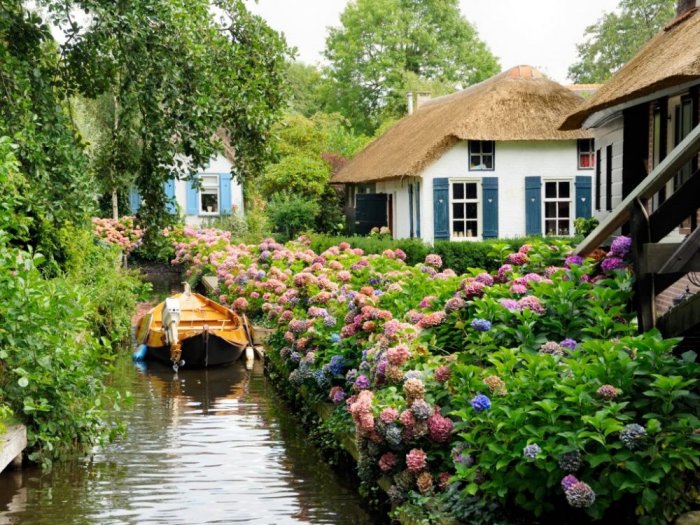 The picturesque village of Giethoorn