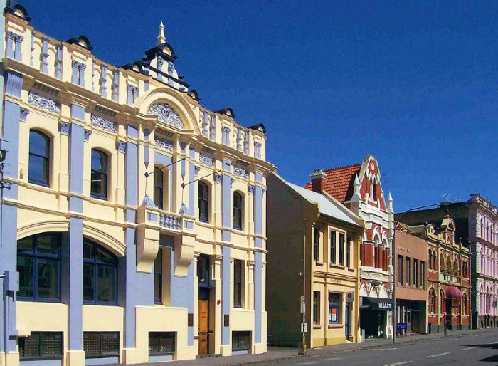 Historic buildings in Luciston