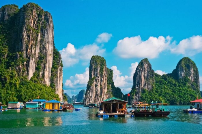 The charm and beauty of Halong Bay in Vietnam