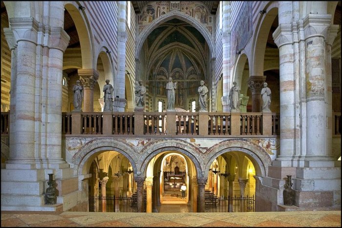 Inside Basilica di San Zeno Maggior