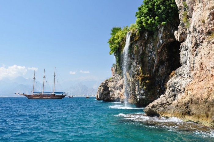The magic of beaches in the Turkish city of Antalya