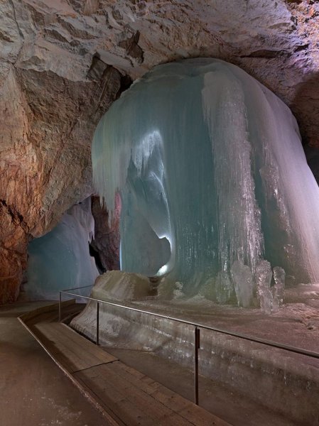 The Eisenfelt Ice Caves
