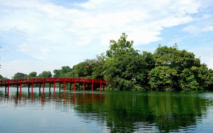 The magic of nature in Hoan Kiem Lake