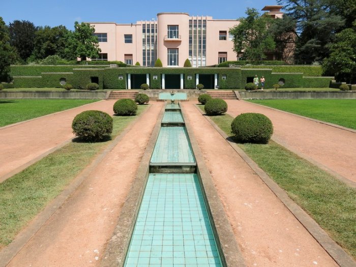     The road to the Serralves Museum