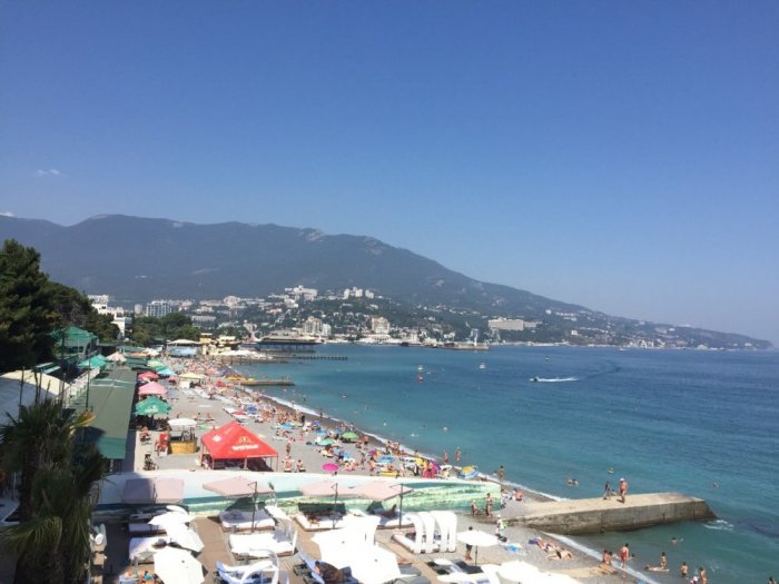 Fun beach holiday in Yalta