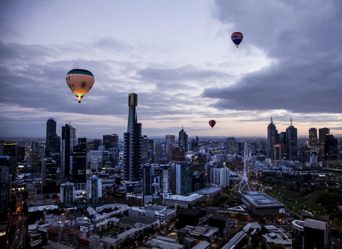 Hot airships over Melbourne
