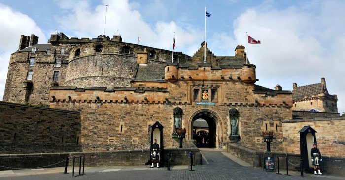 The Edinburgh Palace entrance