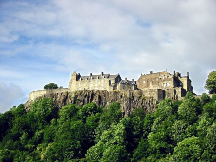     Stirling Castle is the most beautiful castle located on a block of vertical rocks surrounded by steep slopes