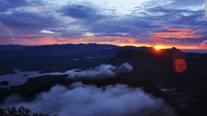 The sunrise scene at Adam's Peak