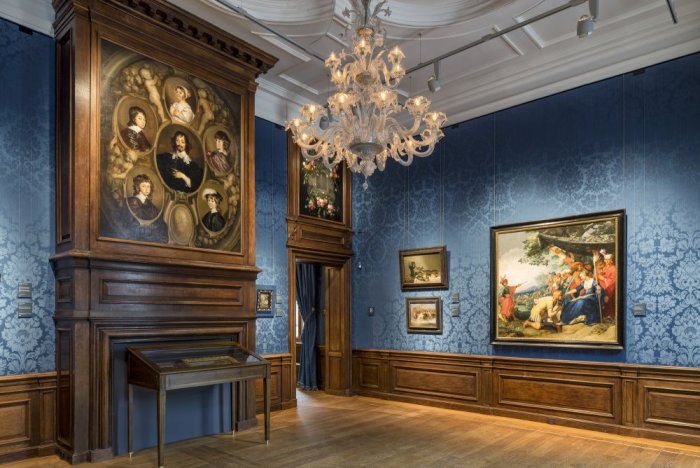 Visit the Moorhousehouse Museum in The Hague where the museum contains an impressive collection of paintings