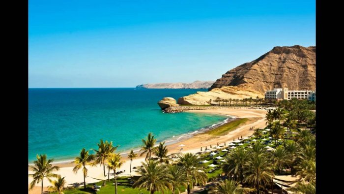     Al Bustan is another great beach located in Muscat, specifically near Al Bustan Palace