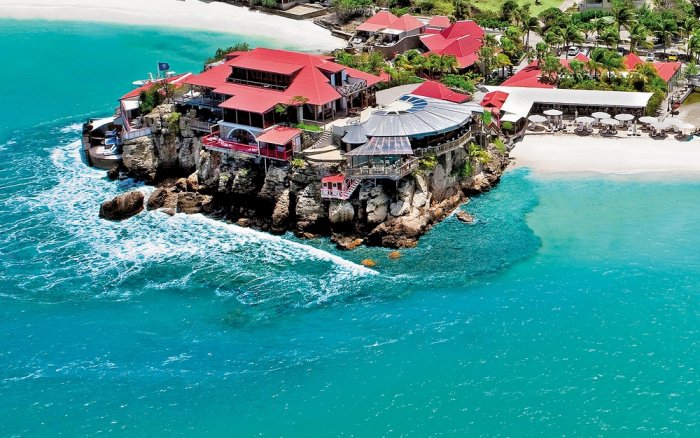 Saint Barthelemy is also famous for being home to many fascinating attractions, as well as chic boutiques and shops