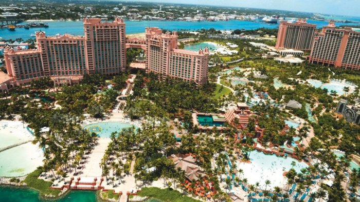     Home to the luxury resort of Atlantis, it is one of the best tourist resorts of Nassau
