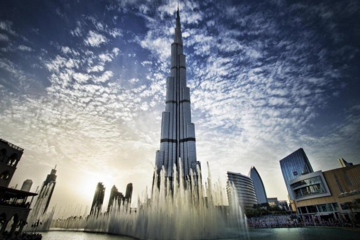     Burj Khalifa and the Dancing Fountain