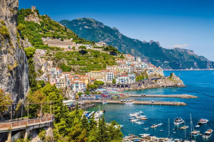     The magnificent Amalfi Coast