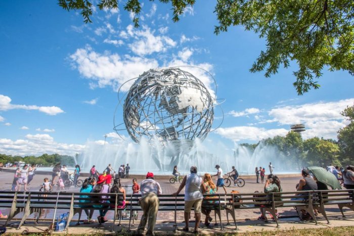     Queens have an impressive array of parks, the most famous of which is the Flushing Meadows Corona Park