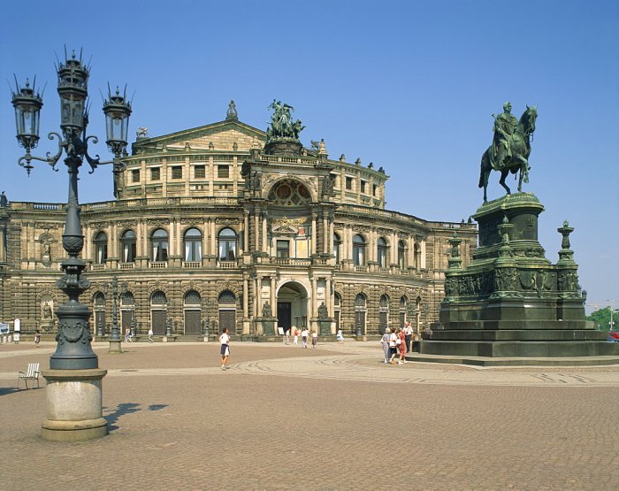     Theaterplatz and the Semper Opera