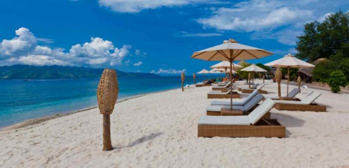 Gili Islands is described as an ideal beach destination and a favorite destination for relaxation, swimming and beach parties