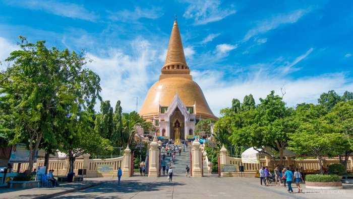     The oldest city in Thailand has a huge number of temples and the tallest temple in the world