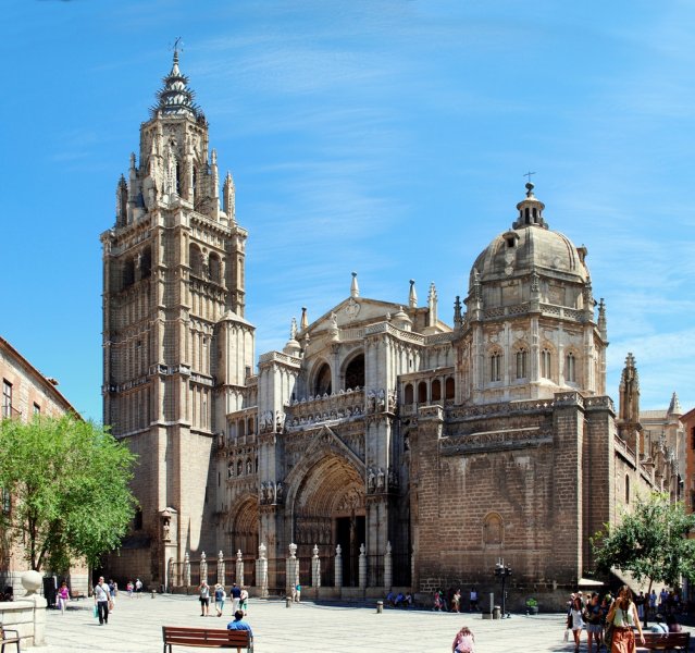 Toledo Cathedral is one of the most important architectural monuments you can visit in this beautiful historical city