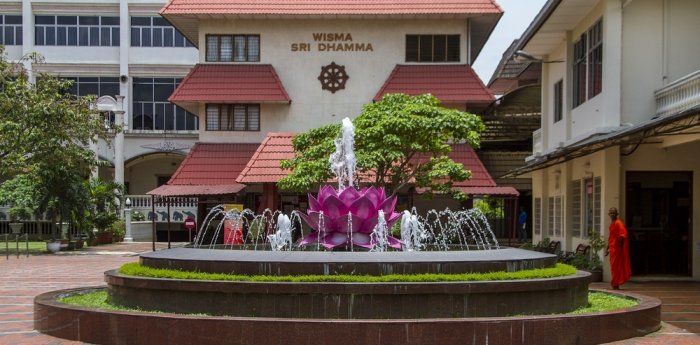The Maha Vihara Buddhist temple is one of the best historical Buddhist temples in the suburb of Bangsar