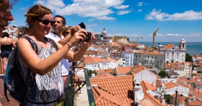 Learn the most important landmarks of Lisbon in specialized tours