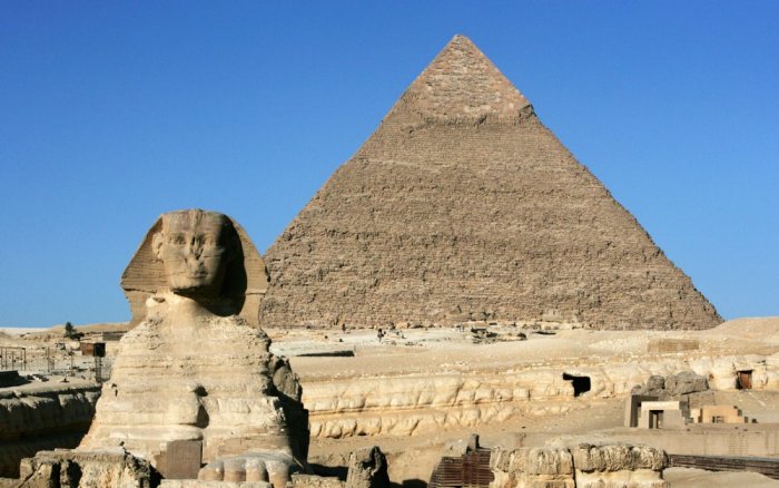     Monuments in Giza