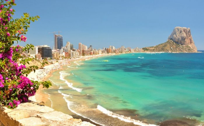 Alicante Spain offers large numbers of beaches, attractions, and attractions