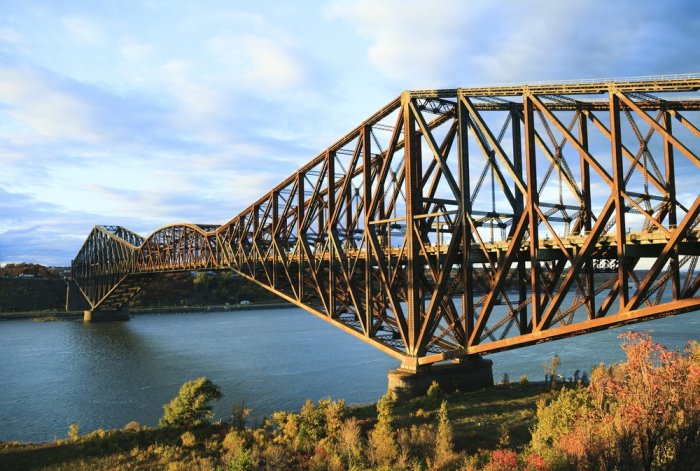 The bridge over Saint Lawrence