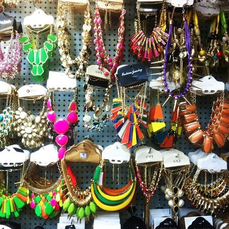     Avoid wearing jewelry and expensive accessories in public places in Manila
