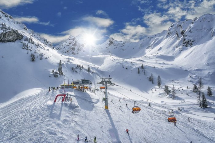     As a perfect tourist resort for big winter sports enthusiasts