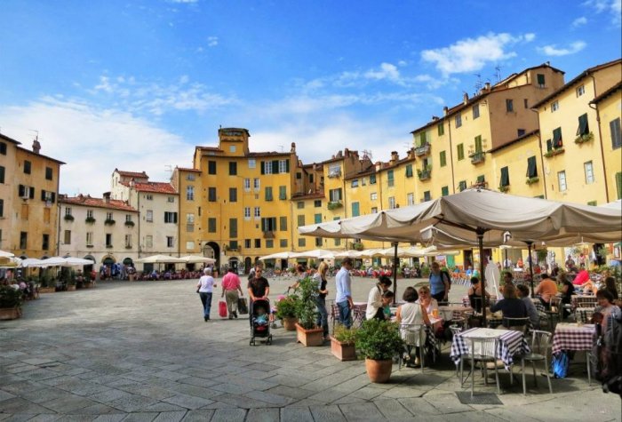 The pleasure of tourism in Siena