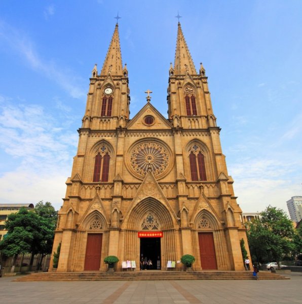 This historic cathedral is characterized by the splendor and beauty of its design