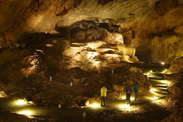Tham Khao Bin Caves