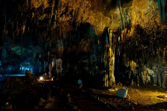 Tham Khao Bin Caves