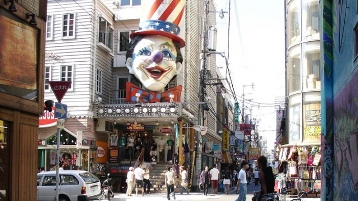     The American town of Osaka