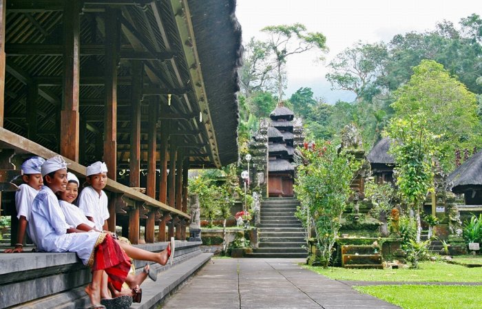 Patocaru Temple This distance is distinguished for its privileged location surrounded by extended greenery and dense tropical forests