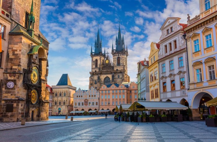 How to travel to Prague and its most beautiful tourist areas