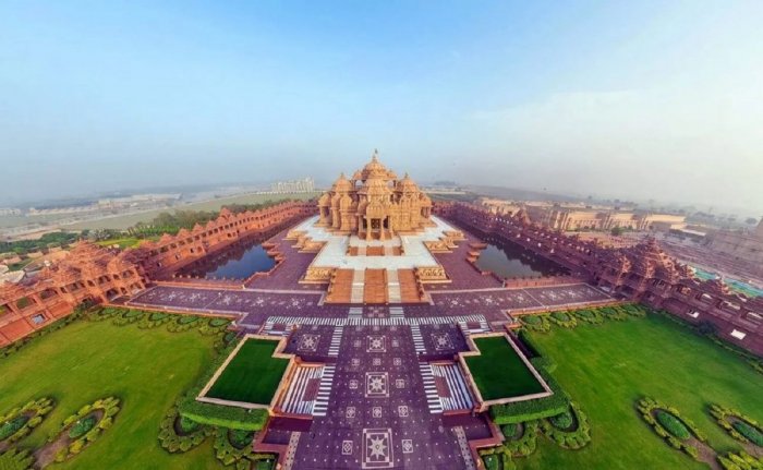 The massive Swaminarayan Akshardham Temple