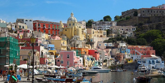     The charm and beauty of Procida