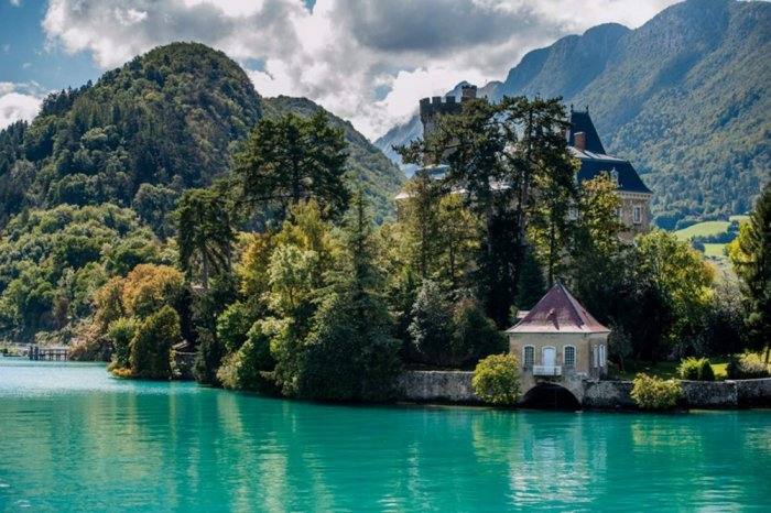 The distinctive island of Annecy