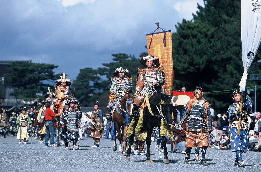 A large procession walks from the Imperial Palace to the Heian Shrine