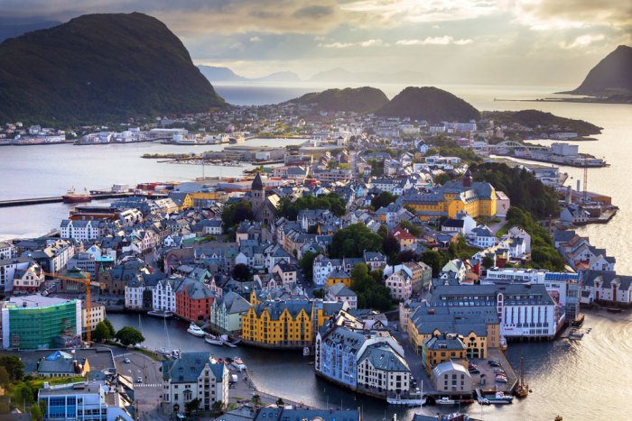     Undlesund is a wonderful coastal city in Norway
