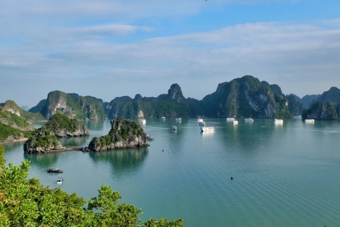 Honeymoon in Halong Bay, Vietnam: Romentic Cruises