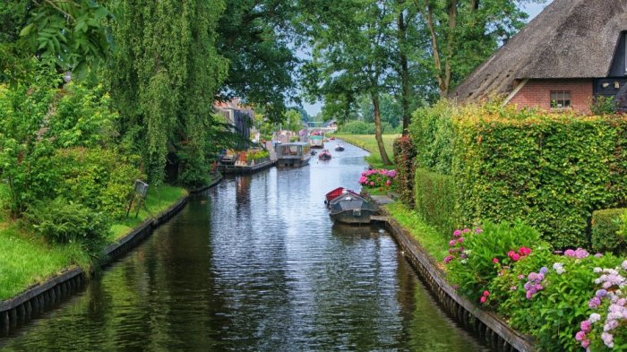 The picturesque nature of Giethoorn